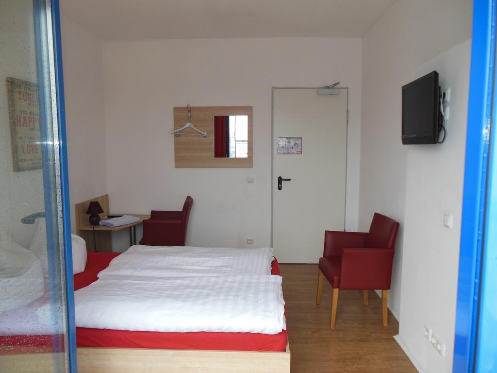 Lut10Her Sky-Fly Hotel Leipzig Room photo