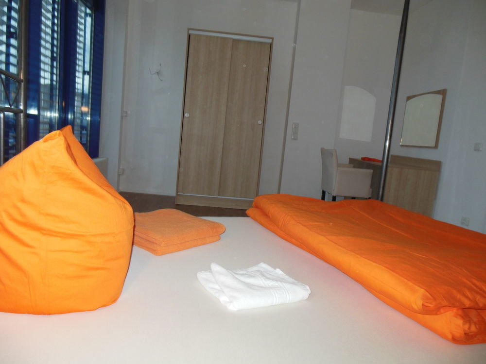 Lut10Her Sky-Fly Hotel Leipzig Exterior photo